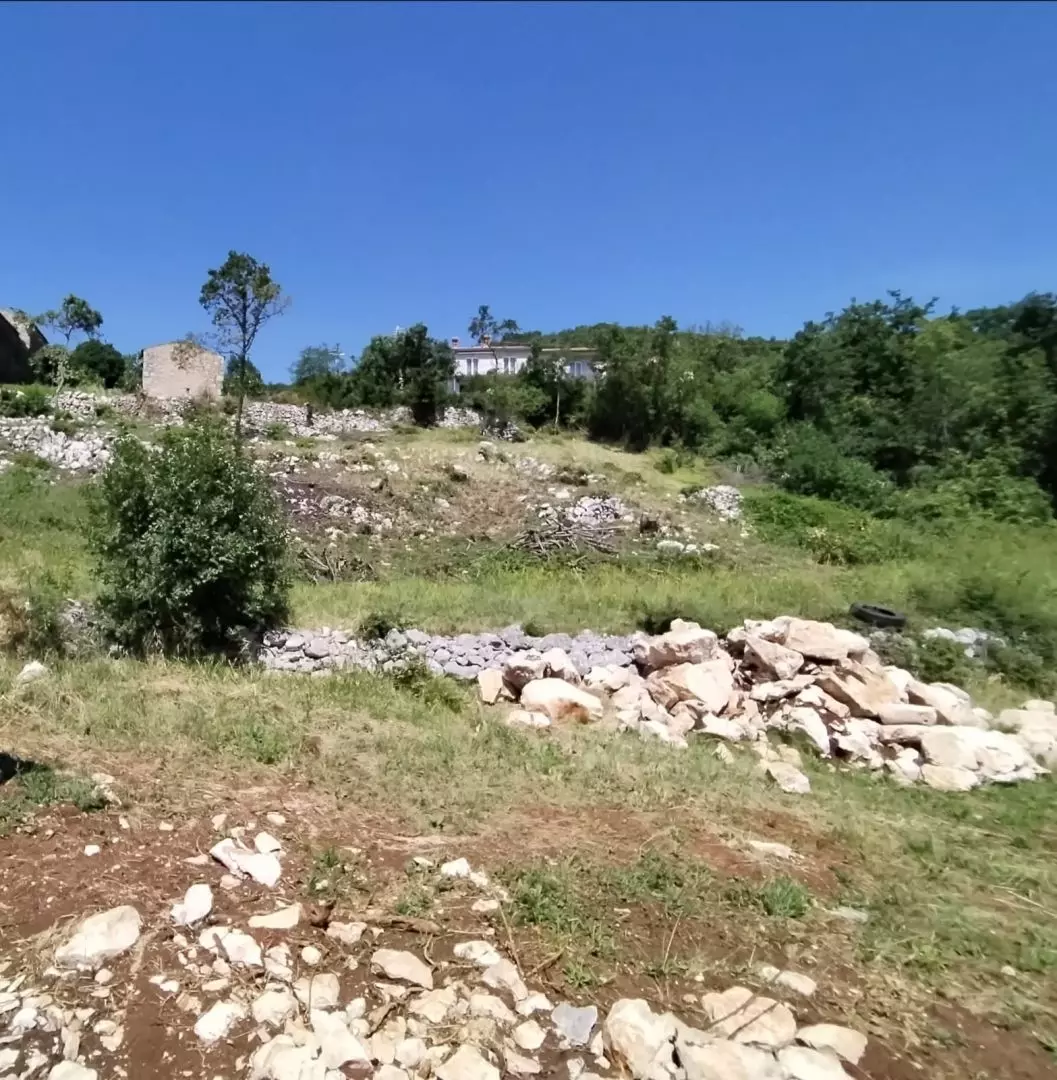 Land In Plomin, Croatia (674 M²)