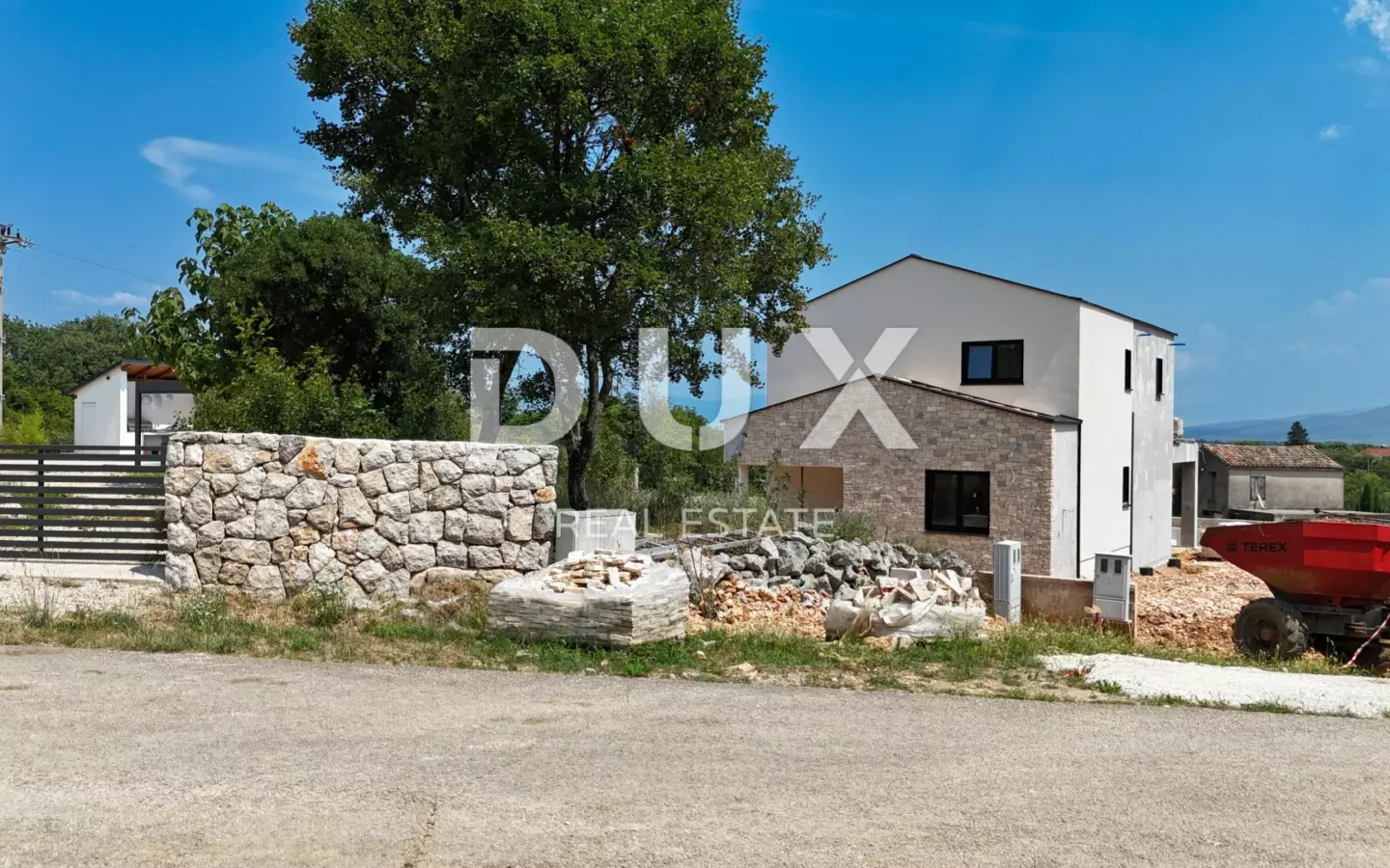 4-bedroom Villa In Garica, Croatia (227 M²)