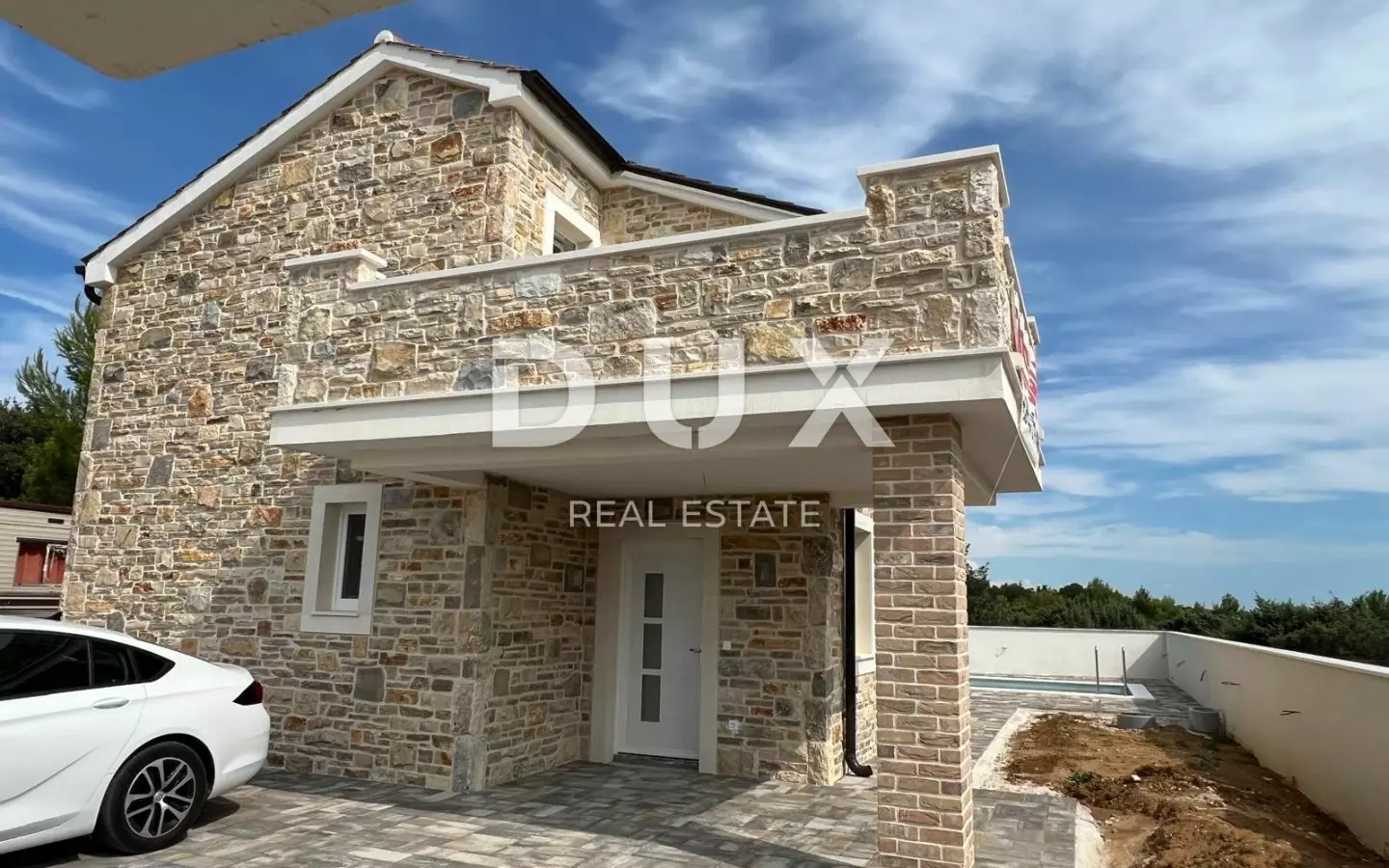 4-bedroom Villa In Vrsi, Croatia (165 M²)