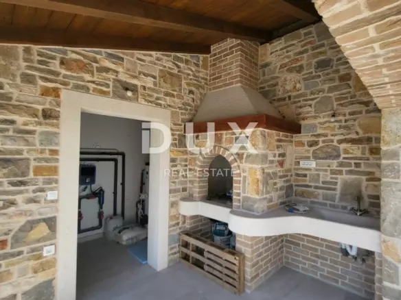4-bedroom Villa In Vrsi, Croatia (165 M²)