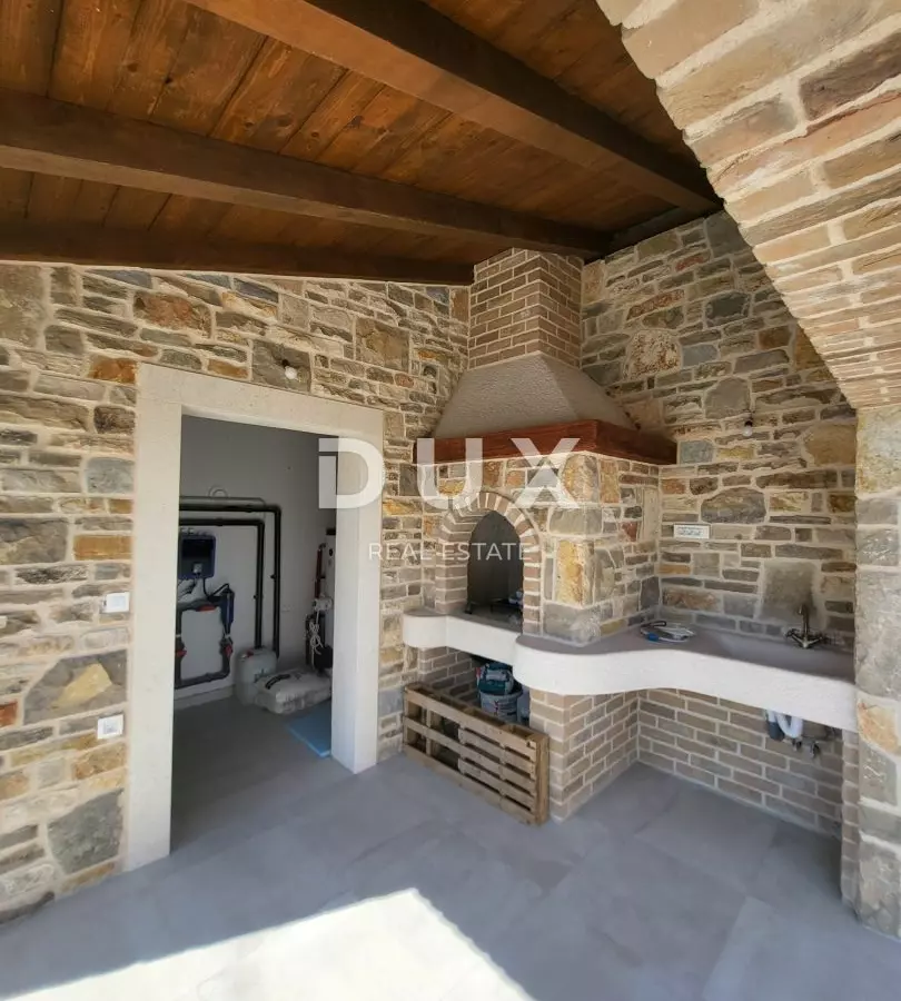 4-bedroom Villa In Vrsi, Croatia (165 M²)