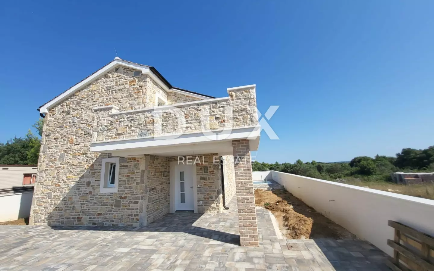 4-bedroom Villa In Vrsi, Croatia (165 M²)