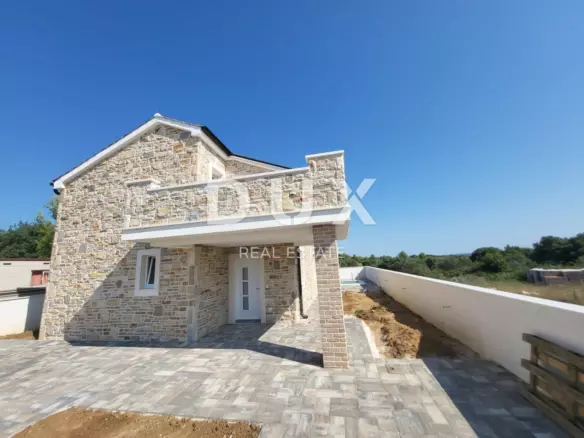 4-bedroom Villa In Vrsi, Croatia (165 M²)