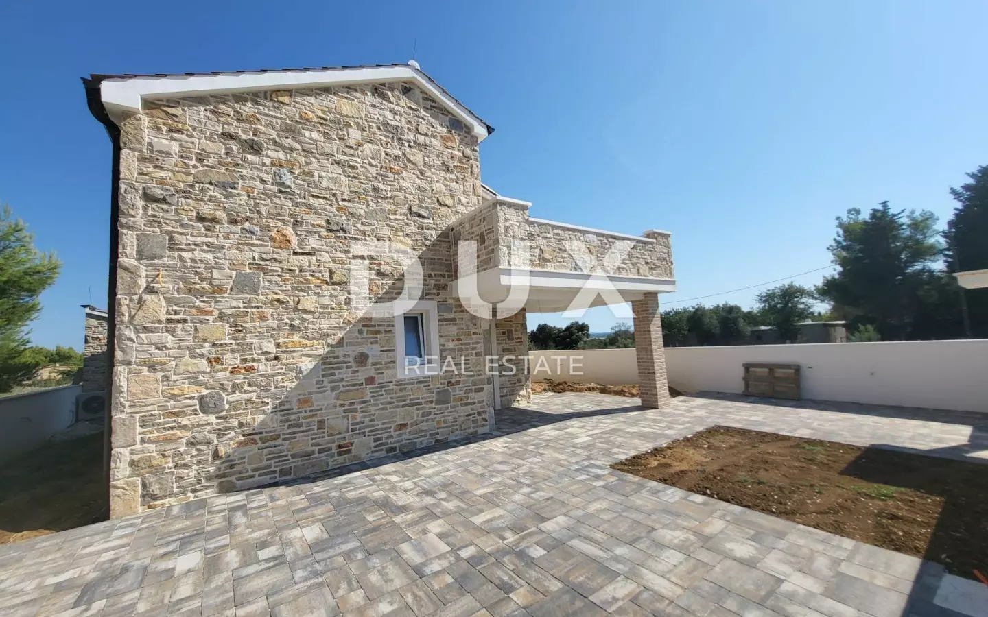 4-bedroom Villa In Vrsi, Croatia (165 M²)