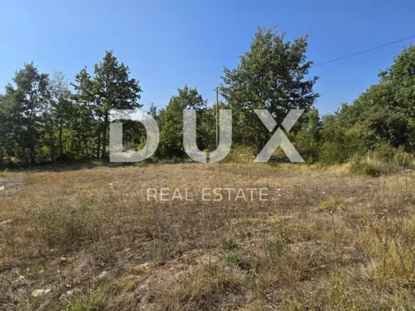 Land In Svetvinčenat, Croatia (1.556 M²)