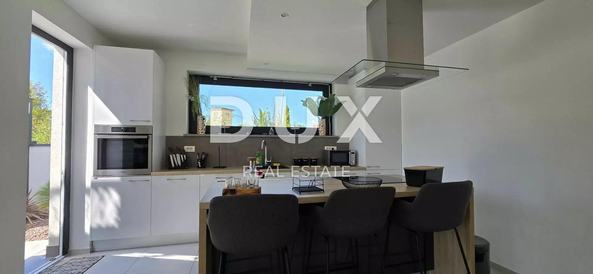 5-bedroom Villa In Loborika, Croatia (300 M²)