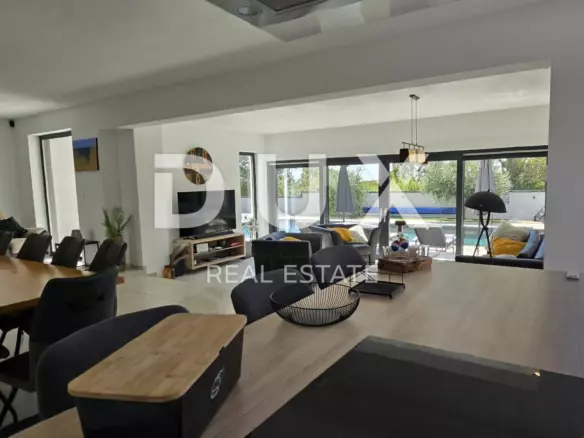 5-bedroom Villa In Loborika, Croatia (300 M²)