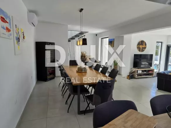 5-bedroom Villa In Loborika, Croatia (300 M²)