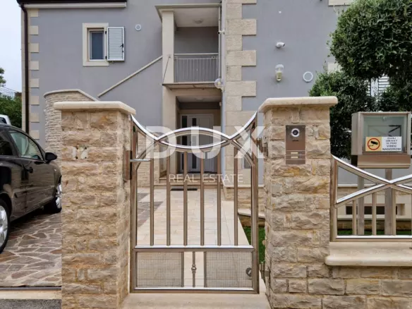 6-bedroom Detached House In Poreč, Croatia (310,54 M²)