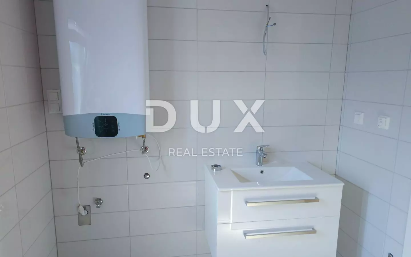 3-bedroom Apartment In Cres, Croatia (120 M²)