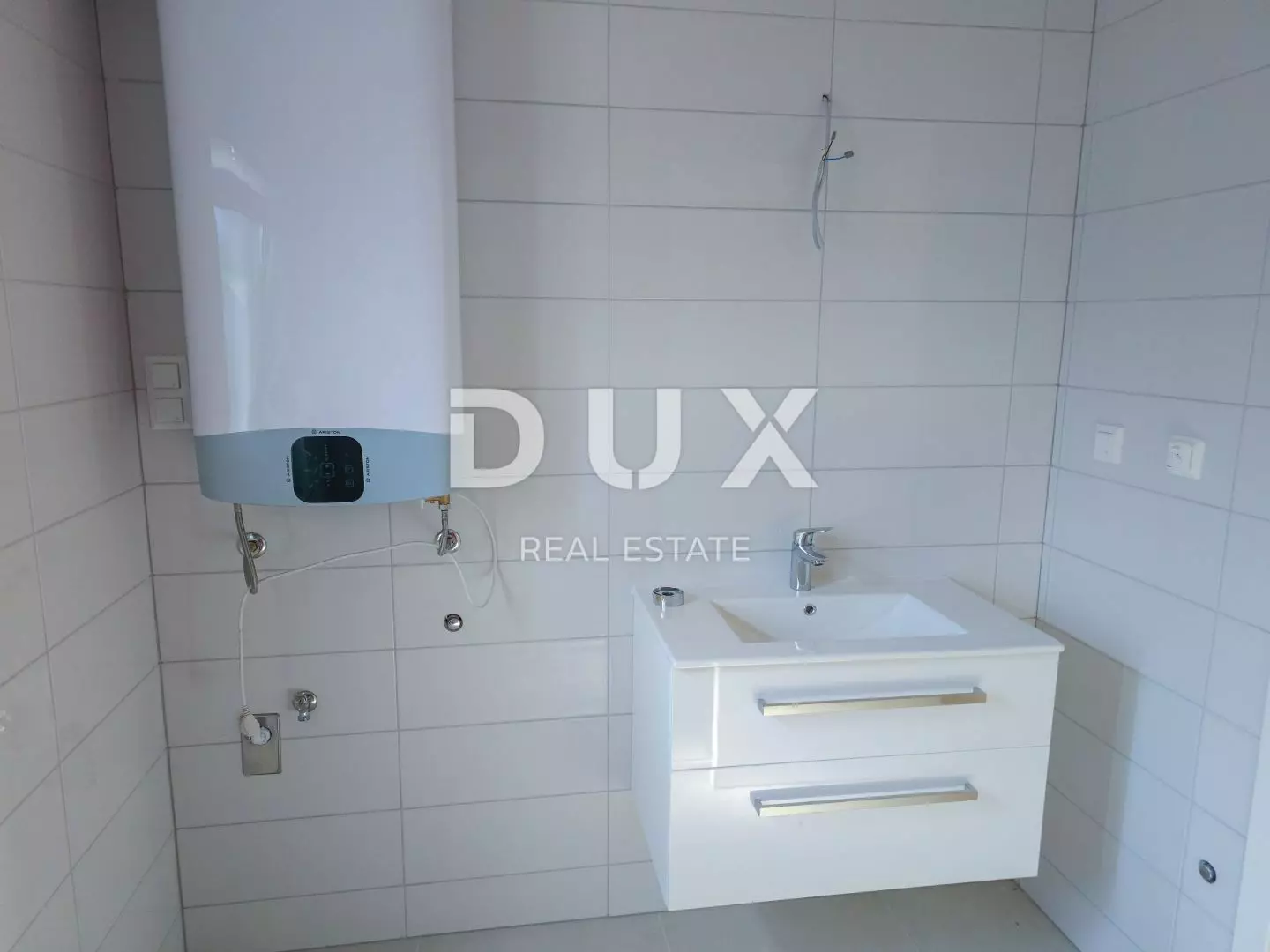 3-bedroom Apartment In Cres, Croatia (120 M²)