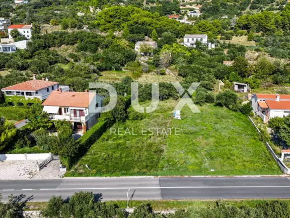 Land In Banjol, Croatia (907 M²)