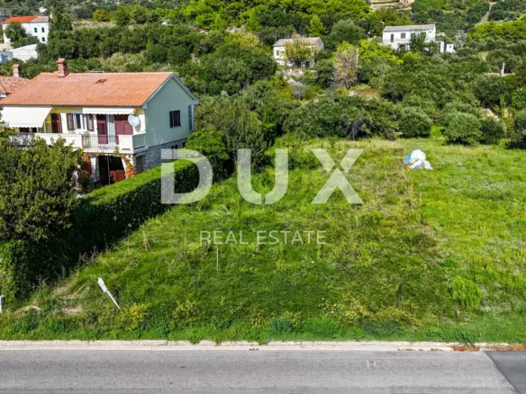 Land In Banjol, Croatia (907 M²)