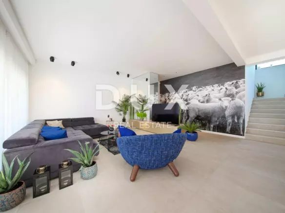 4-bedroom Villa In Novalja, Croatia (302 M²)