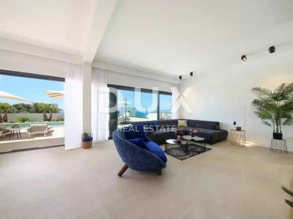 4-bedroom Villa In Novalja, Croatia (302 M²)