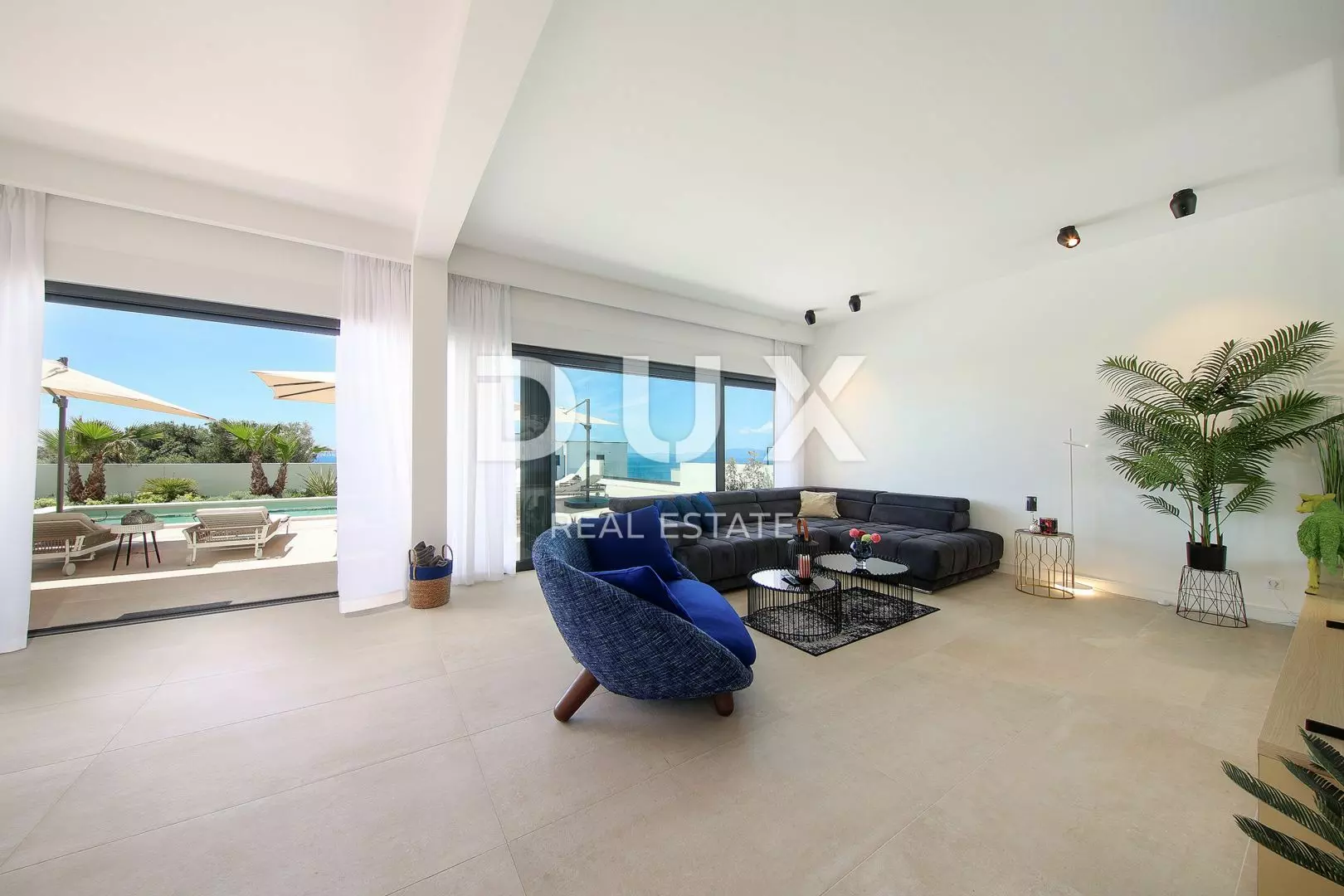 1727186768_r6jc1273a-f0c208 4-bedroom Villa In Novalja, Croatia (302 M²)