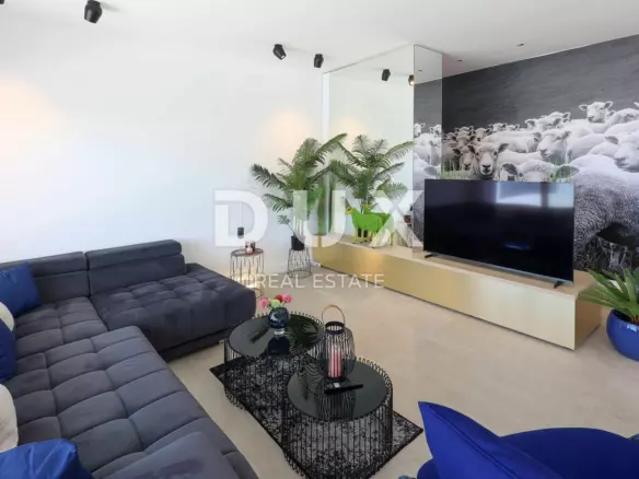 4-bedroom Villa In Novalja, Croatia (302 M²)