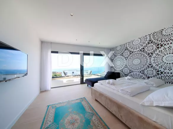 4-bedroom Villa In Novalja, Croatia (302 M²)
