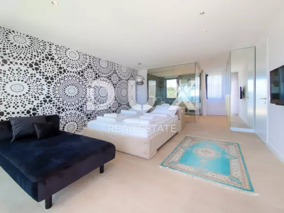 4-bedroom Villa In Novalja, Croatia (302 M²)
