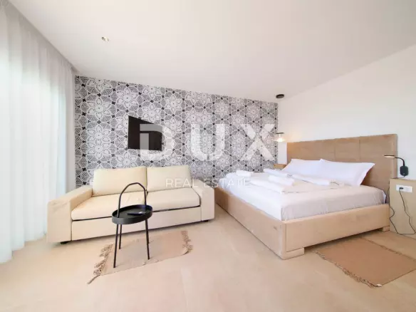 4-bedroom Villa In Novalja, Croatia (302 M²)