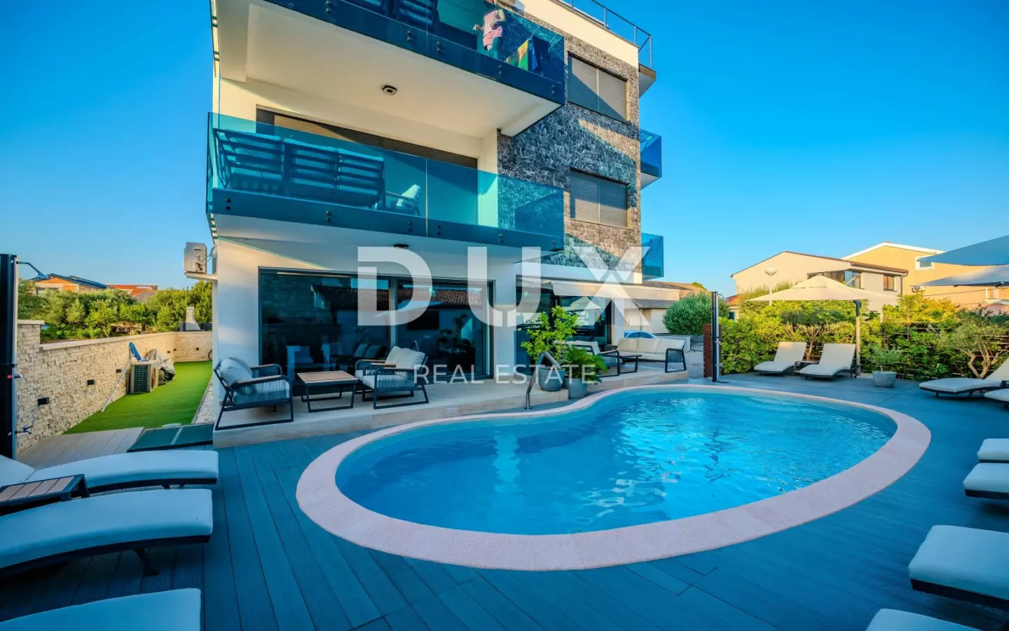 12-bedroom Detached House In Vir, Croatia (550 M²)