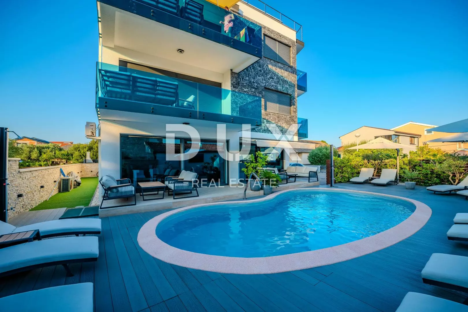 12-bedroom Detached House In Vir, Croatia (550 M²)