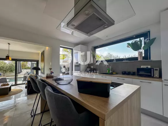 5-bedroom Villa In Loborika, Croatia (300 M²)