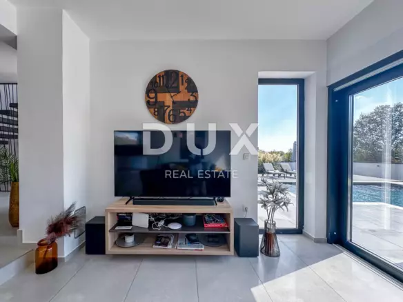 5-bedroom Villa In Loborika, Croatia (300 M²)
