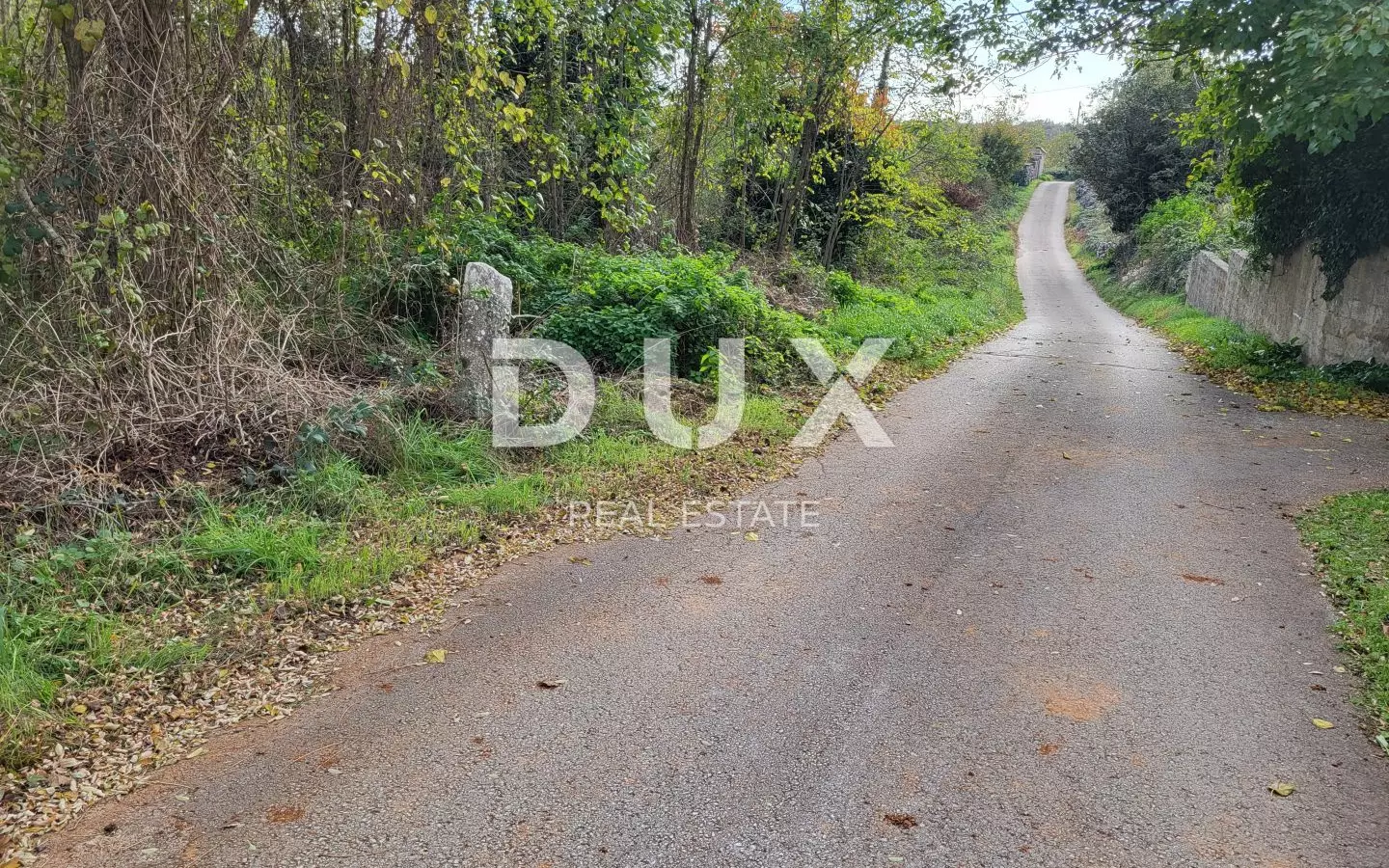 Land In Višnjan, Croatia (900 M²)