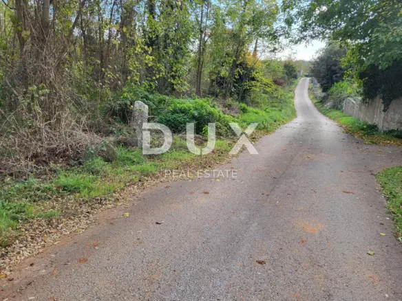 Land In Višnjan, Croatia (900 M²)