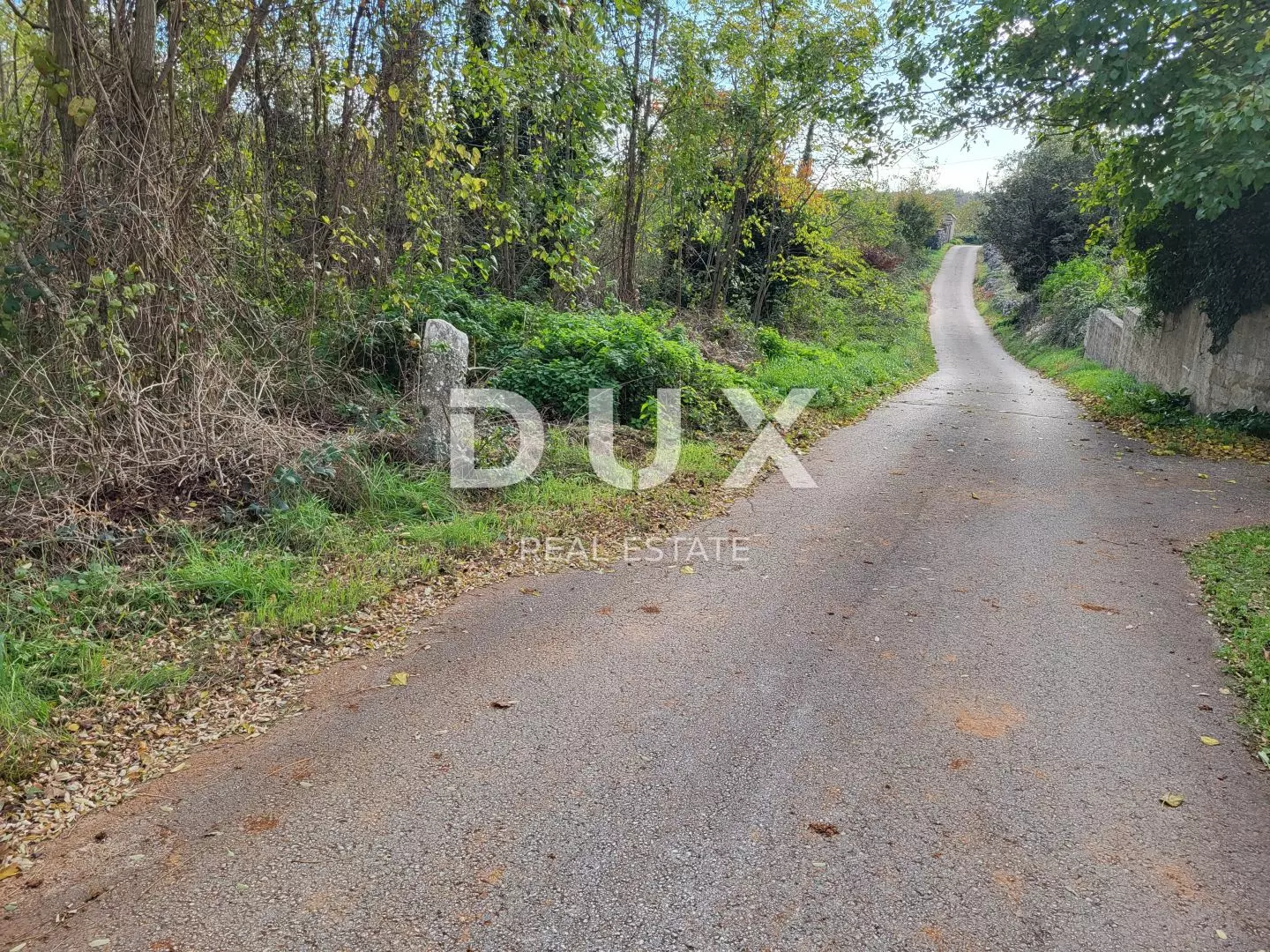 Land In Višnjan, Croatia (900 M²)