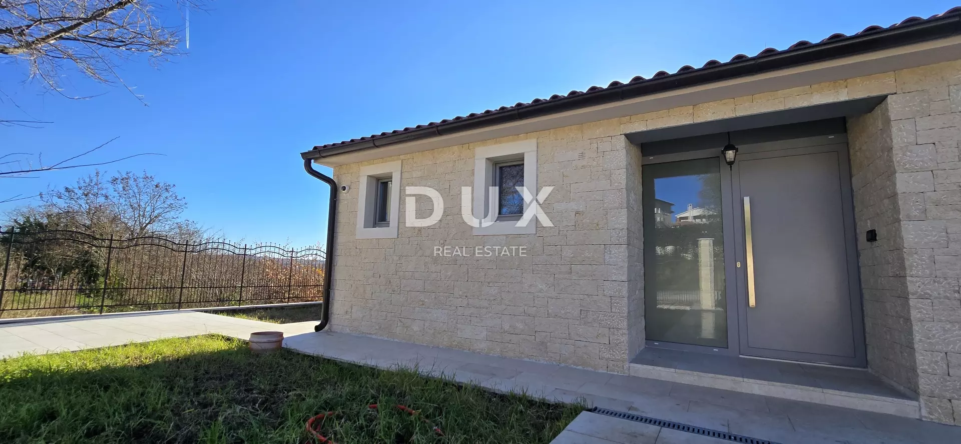 1767085487_1000152948-581a98 5-bedroom Villa In Poreč, Croatia (303,1 M²)