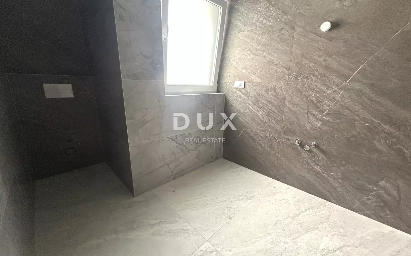 3-bedroom Apartment In Vodice, Croatia (105 M²)