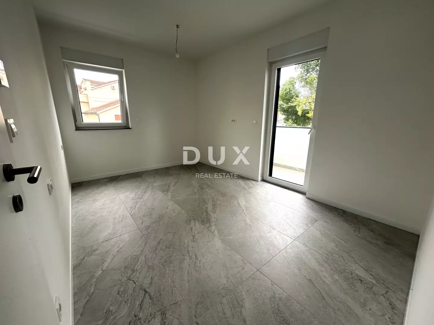 1778591268_master-room-vodice-novogradnja_dux-sibenik-322b78 3-bedroom Apartment In Vodice, Croatia (105 M²)