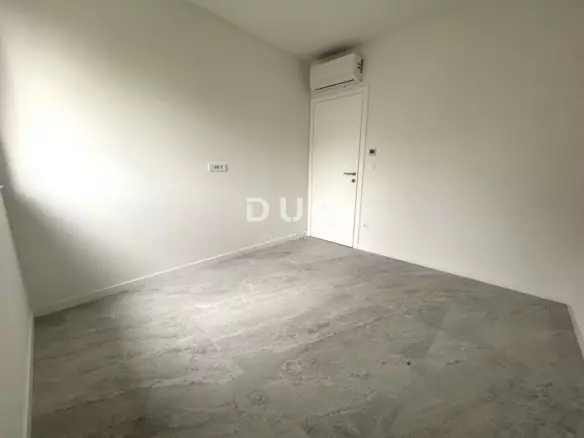 3-bedroom Apartment In Vodice, Croatia (105 M²)
