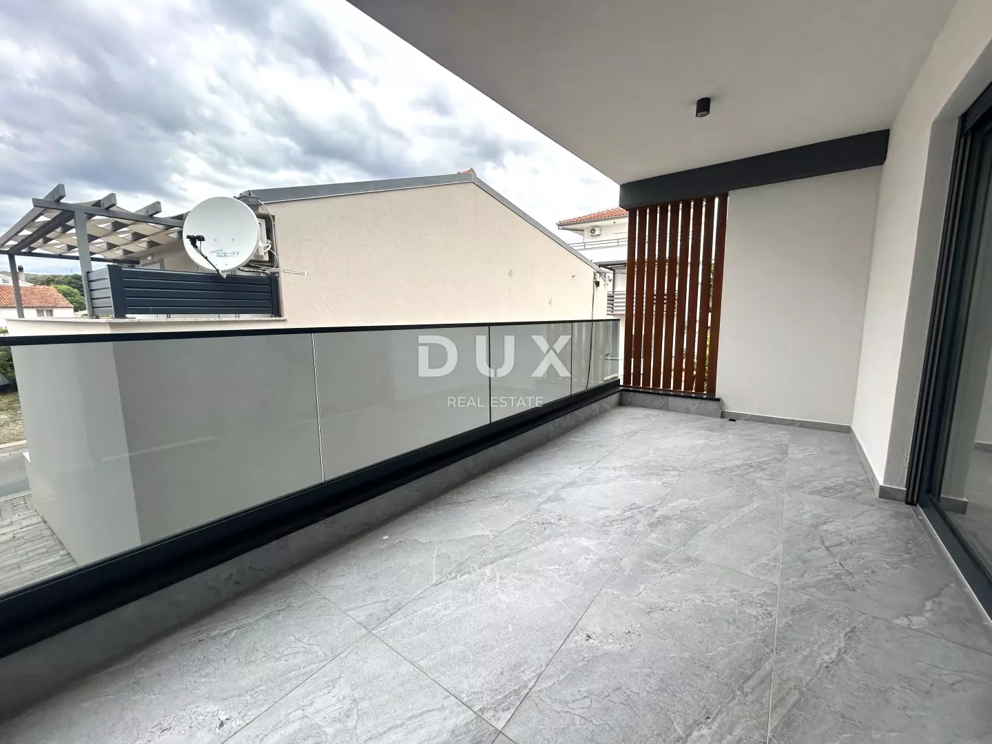 1778591294_terasa-moderna-novogradnja-vodice-dux-sibenik-bacee6 3-bedroom Apartment In Vodice, Croatia (105 M²)