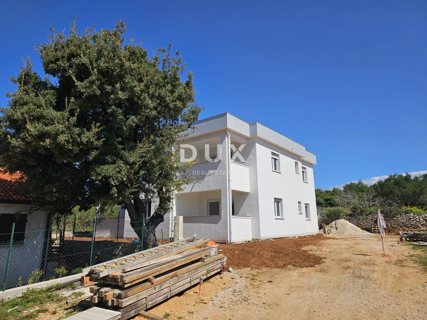 1779273530_20260417_121639-3574de 2-bedroom Apartment In Barbat Na Rabu, Croatia (63,67 M²)