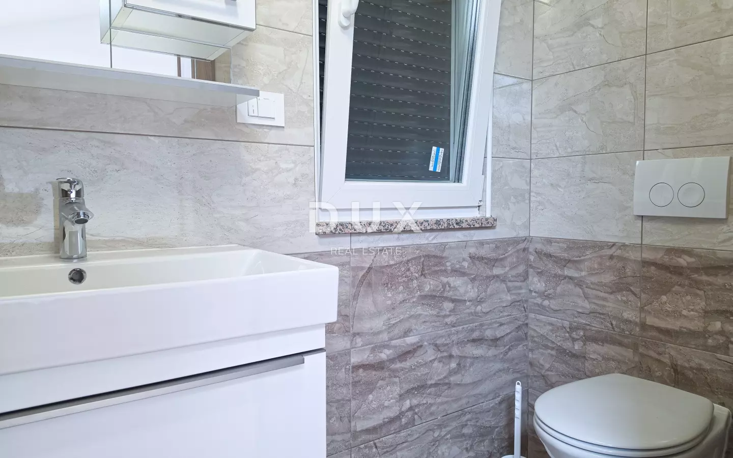 2-bedroom Apartment In Banjol, Croatia (76,86 M²)