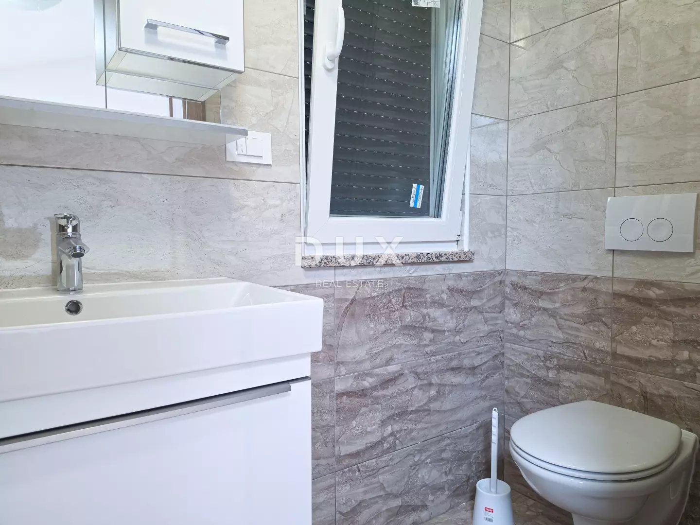 2-bedroom Apartment In Banjol, Croatia (76,86 M²)