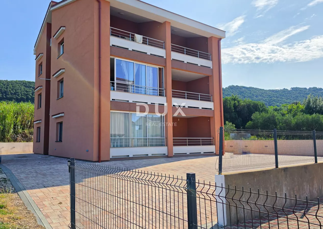 2-bedroom Apartment In Banjol, Croatia (79,59 M²)