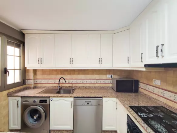 3-bedroom Apartment In Torrevieja, Spain (109 M²)