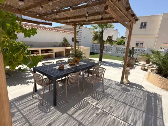 3-bedroom Villa In Torrevieja, Spain (151 M²)