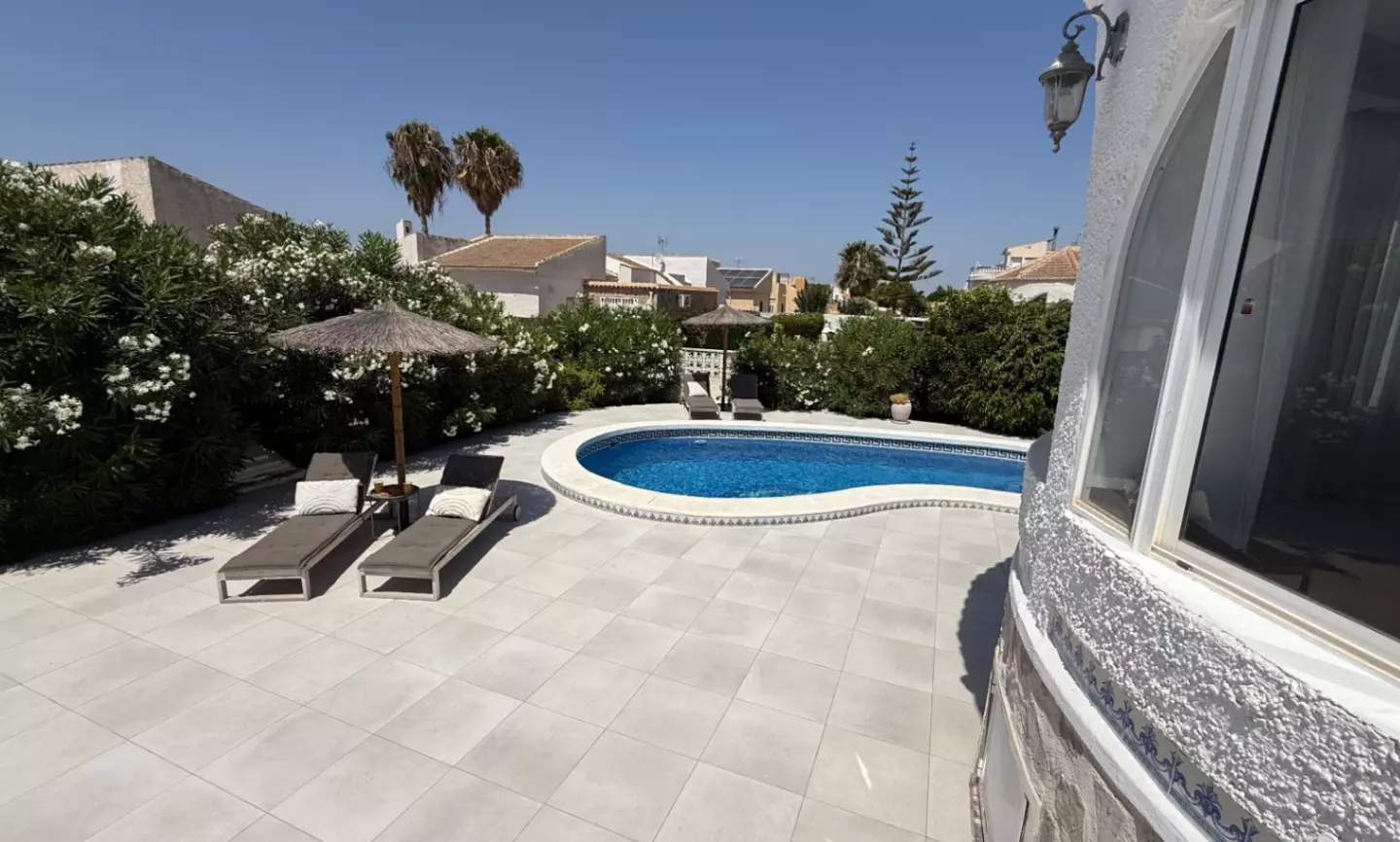 3-bedroom Villa In Torrevieja, Spain (151 M²)