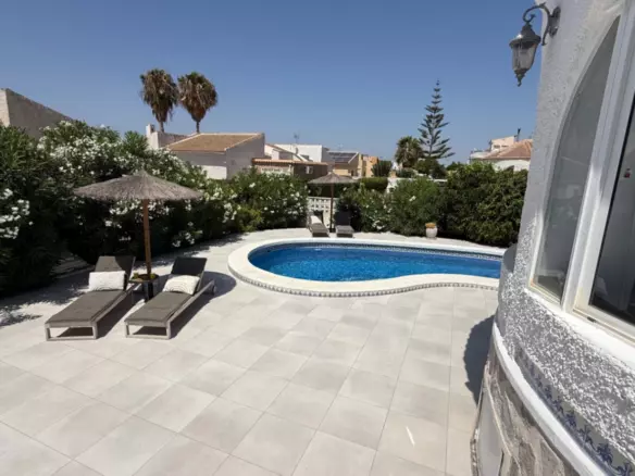 3-bedroom Villa In Torrevieja, Spain (151 M²)