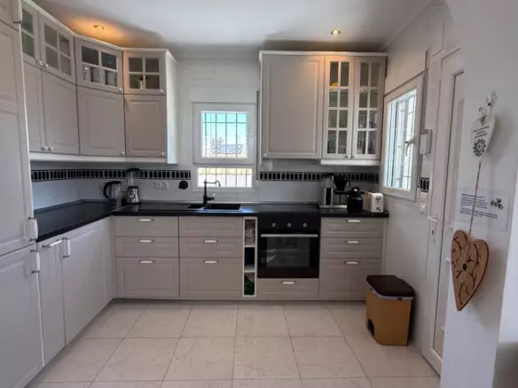 3-bedroom Villa In Torrevieja, Spain (151 M²)