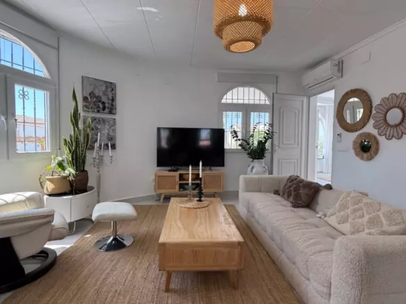 3-bedroom Villa In Torrevieja, Spain (151 M²)
