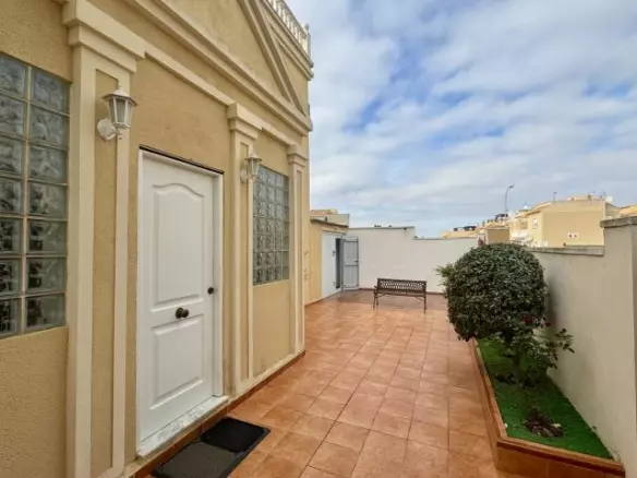 4-bedroom Villa In Torrevieja, Spain (124 M²)