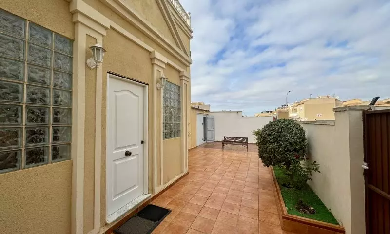 4-bedroom Villa In Torrevieja, Spain (124 M²)