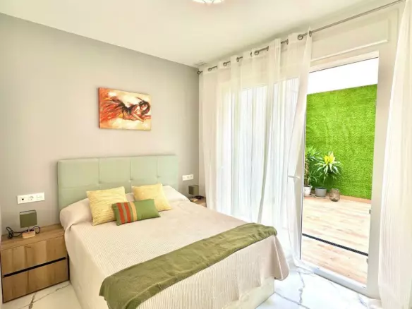 2-bedroom Apartment In Torrevieja, Spain (100 M²)