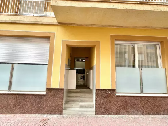 2-bedroom Apartment In Torrevieja, Spain (100 M²)